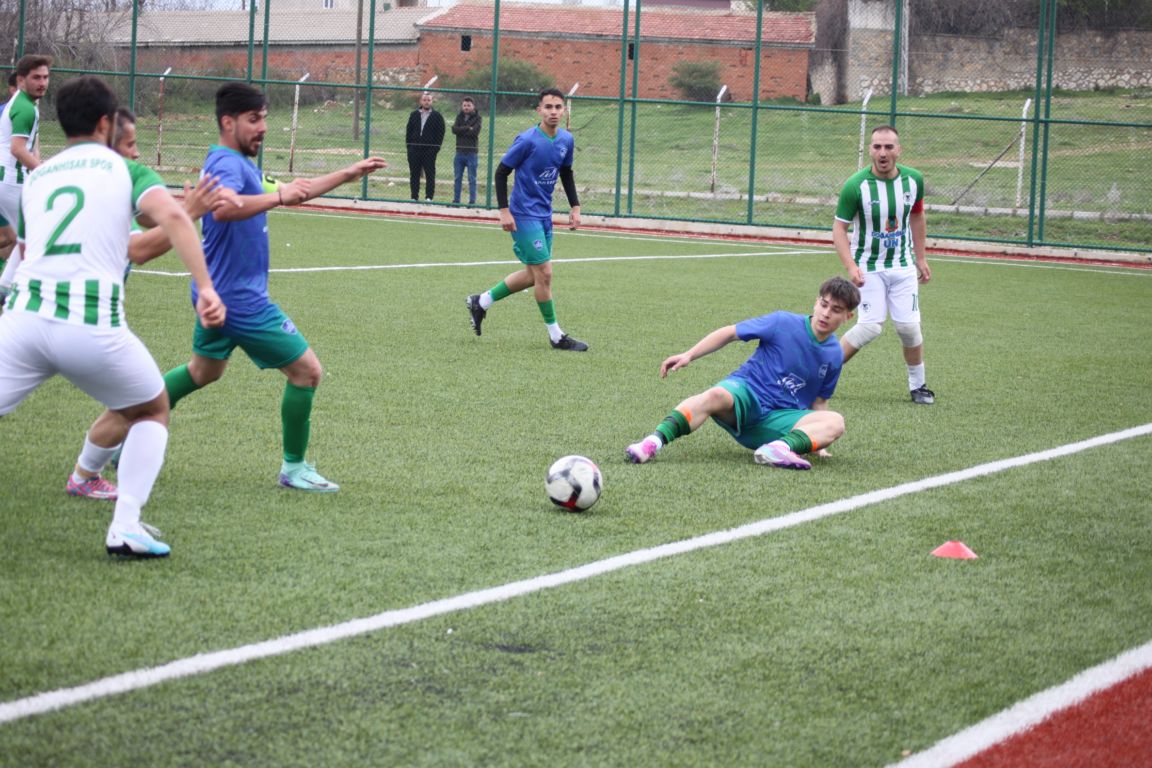 halici-ladiksporun-zorlu-deplasmani-yarida-kaldi-4.jpg