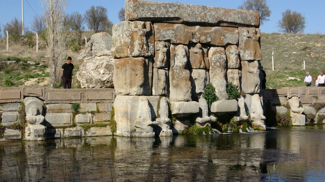 binlerce-yillik-suya-yazilan-mesaj-eflatunpinar-hitit-aniti4.jpg