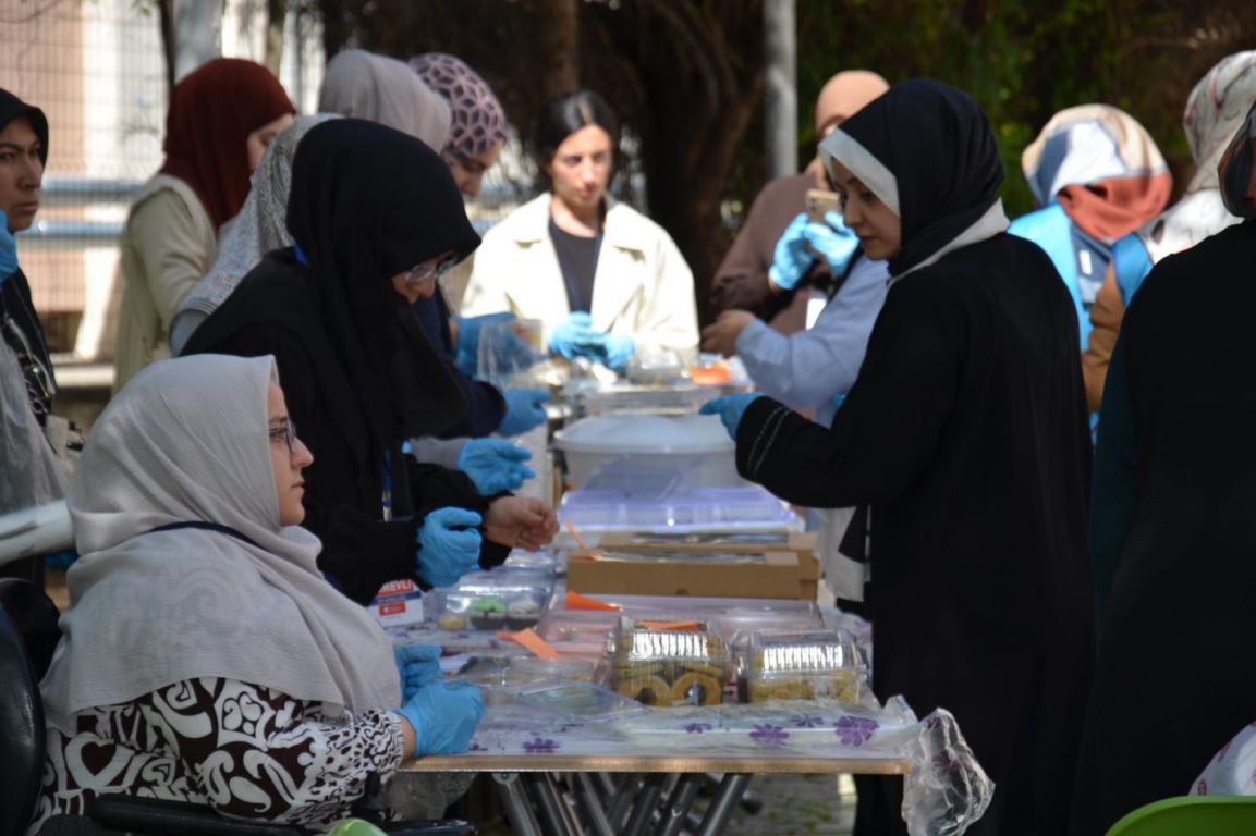 gonullulerden-hayir-kermesi-1.jpg