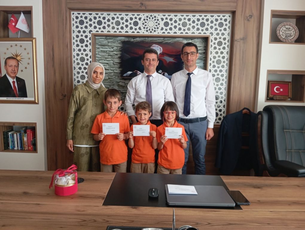 kucuk-hayallerden-buyuk-fikirlere-proje-yarismasinin-kazananlari-3.jpg
