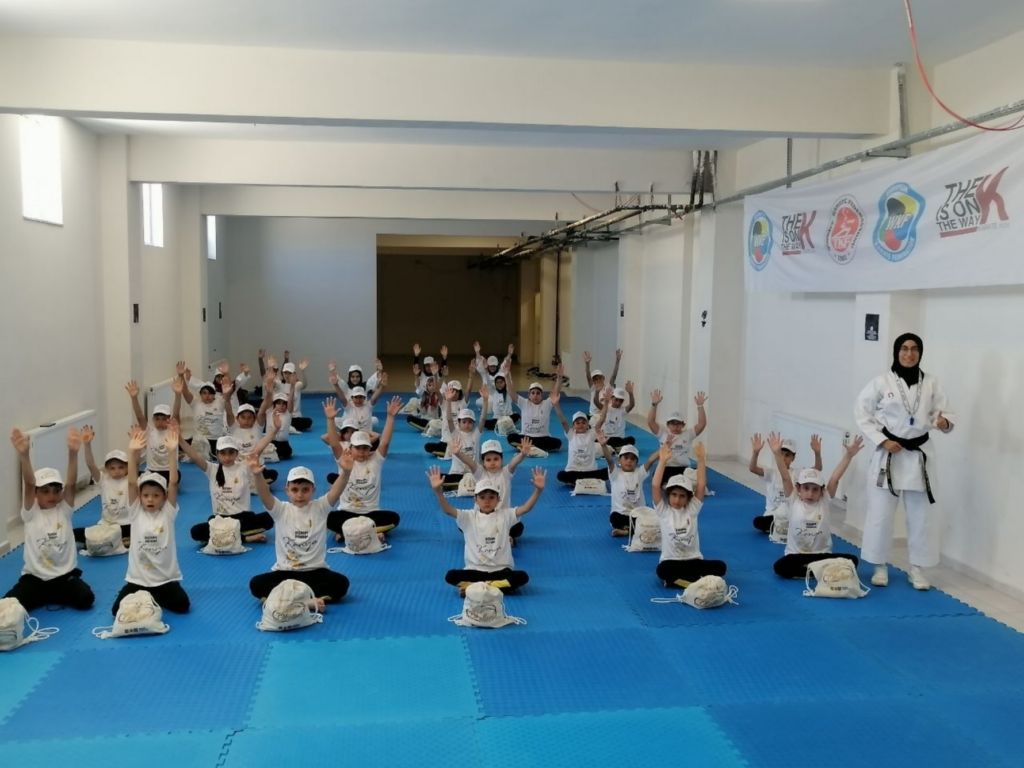 ucretsiz-karate-kursu-ile-cocuklar-spora-tesvik-ediliyor-2.jpg