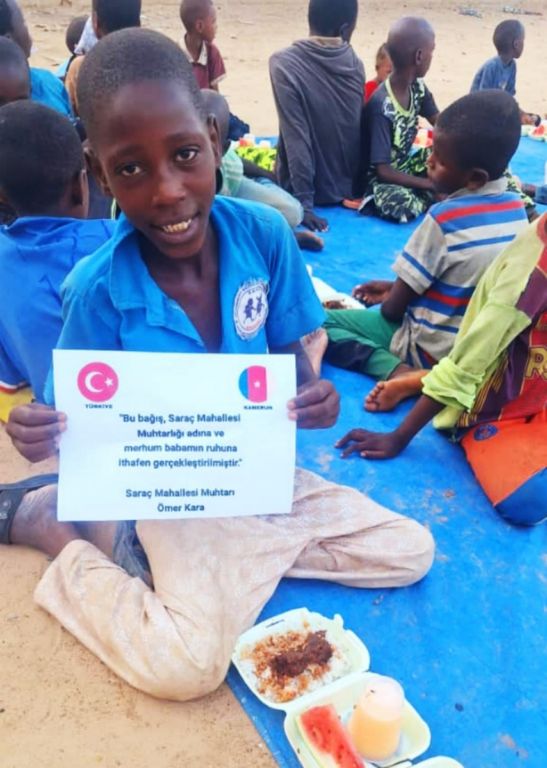 merhum-karanin-hatirasina-afrikada-sofralar-kuruldu-1.jpg