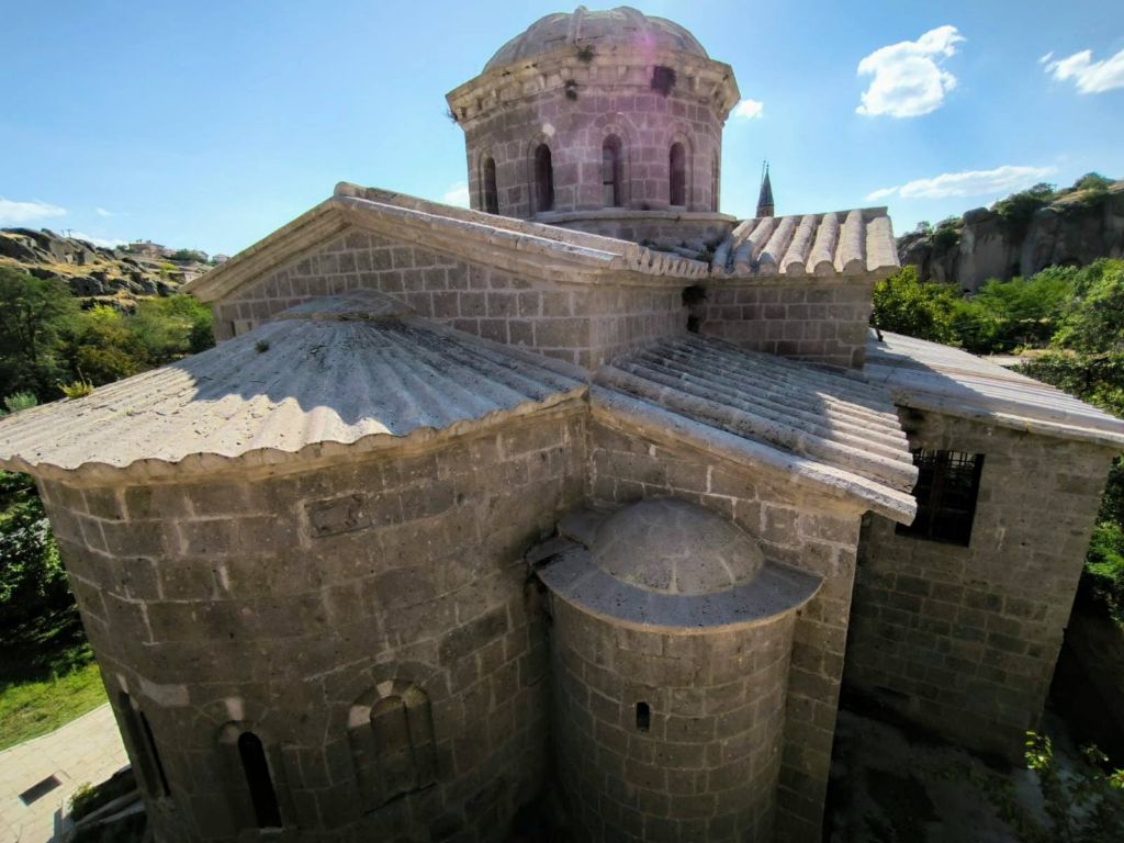 kiliseden-cevrilen-cami-gorenleri-hayran-birakiyor-6.jpg