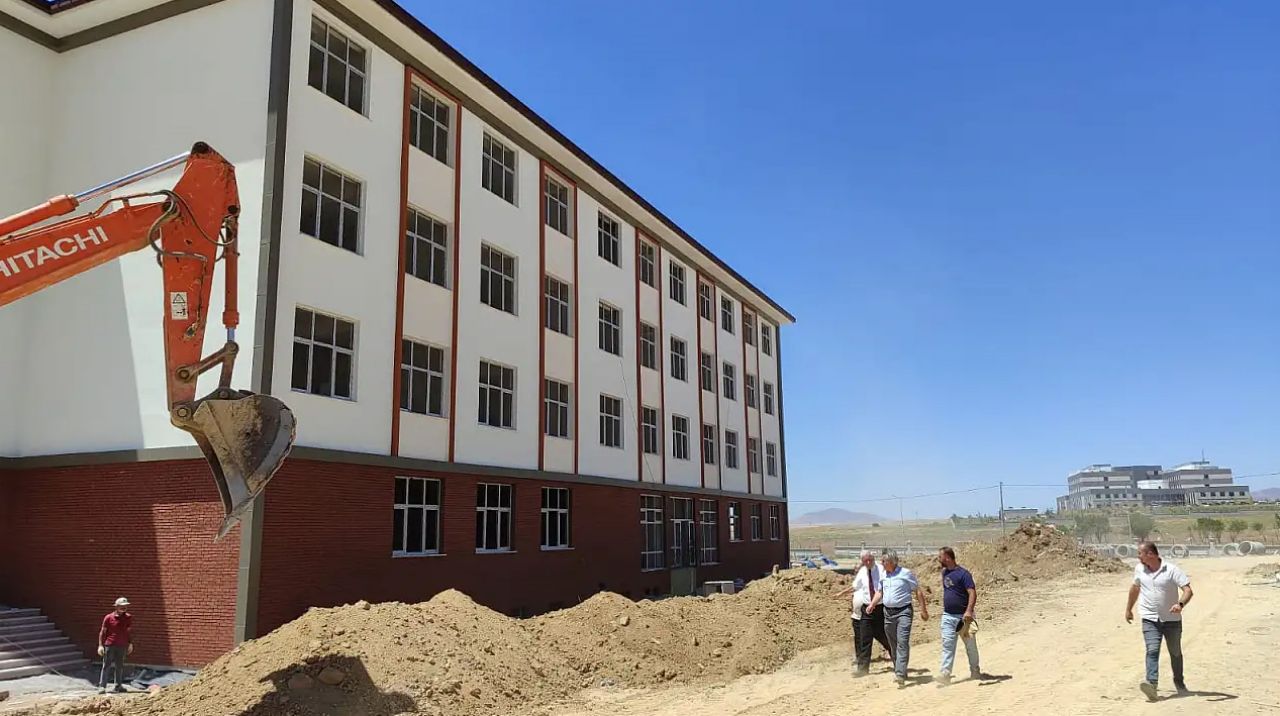 bu-lisede-ogrencilere-burs-da-verilecek-3.jpg