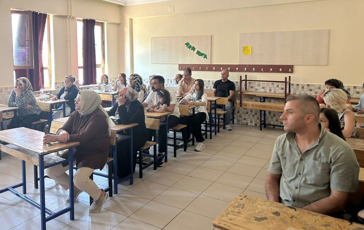 630-danisman-lgs-tercihi-icin-ogrencileri-bekliyor-5.jpg