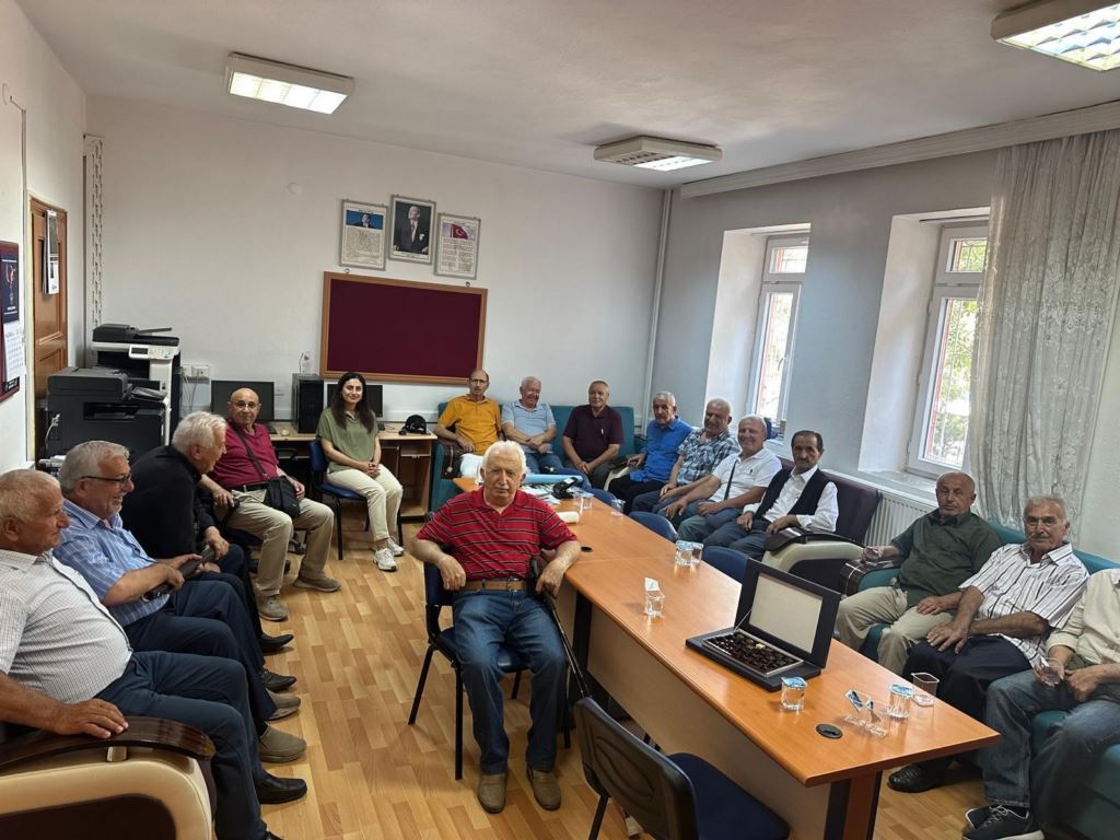 yarim-asirlik-siralarina-yeniden-oturdular2.jpg