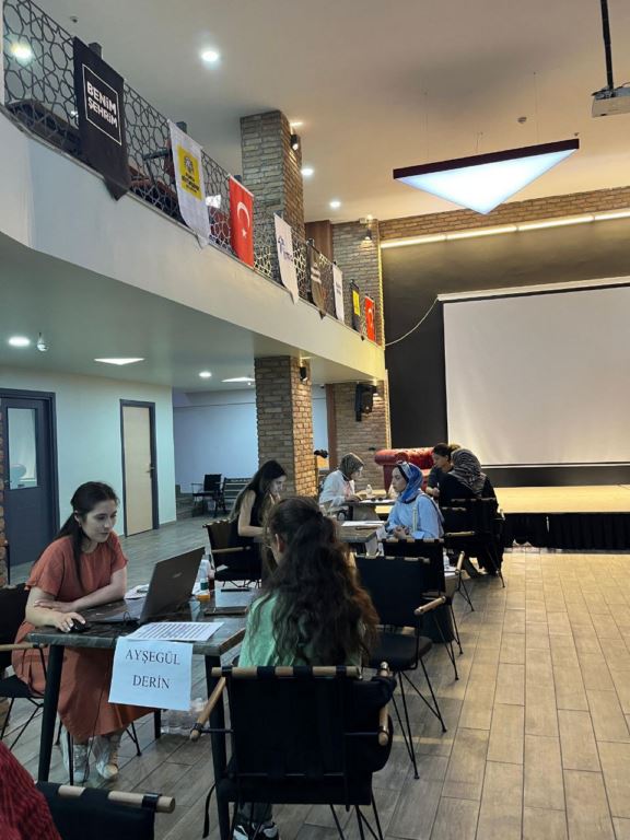 lima-yks-tercih-doneminde-universite-adaylarinin-yaninda1.jpg