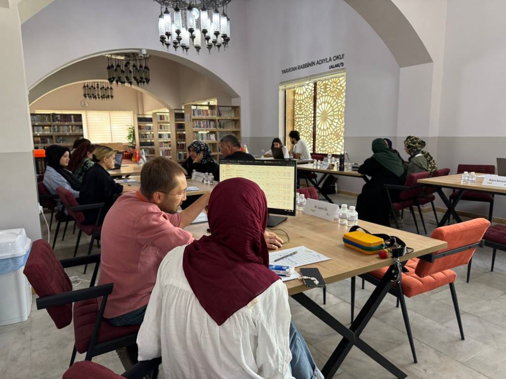 lima-yks-tercih-doneminde-universite-adaylarinin-yaninda2.jpg