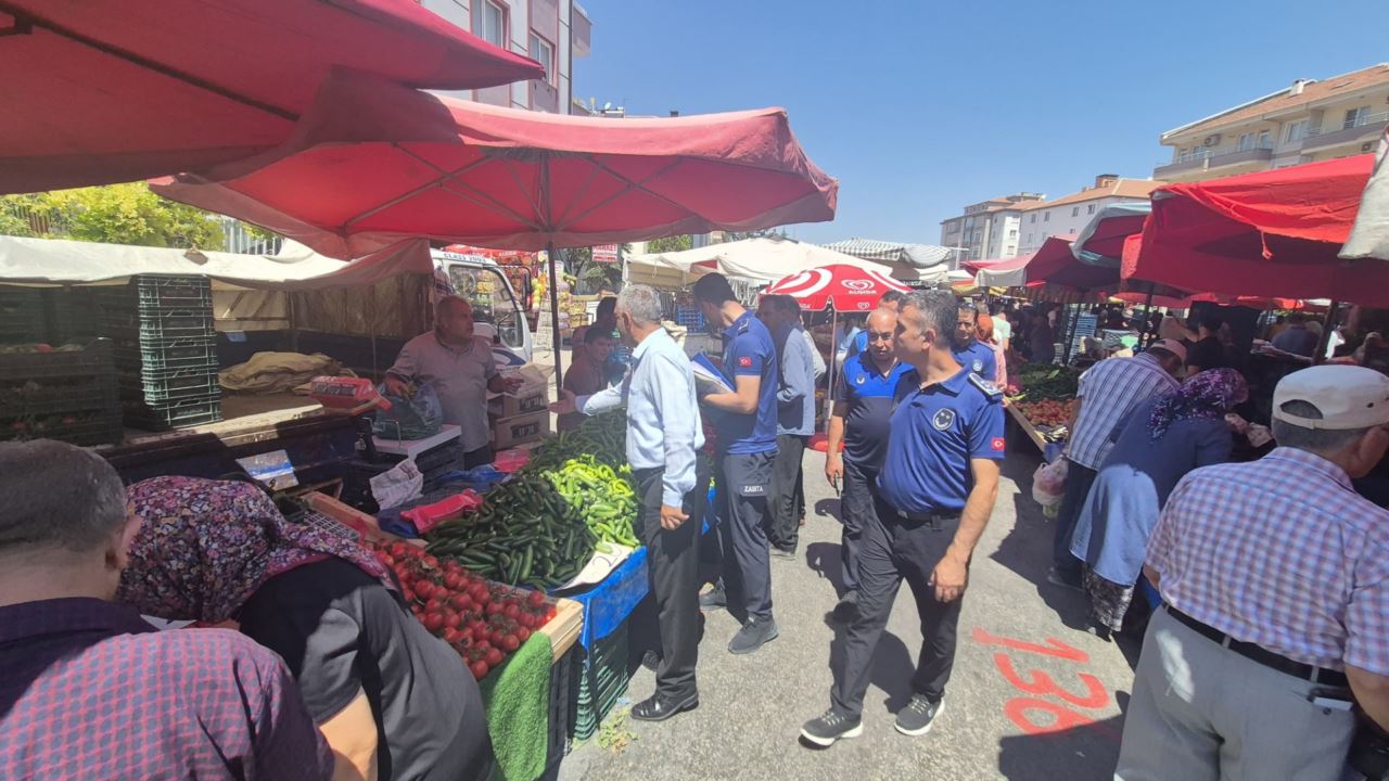 zabita-pazarlarda-goz-actirmiyor1.jpg